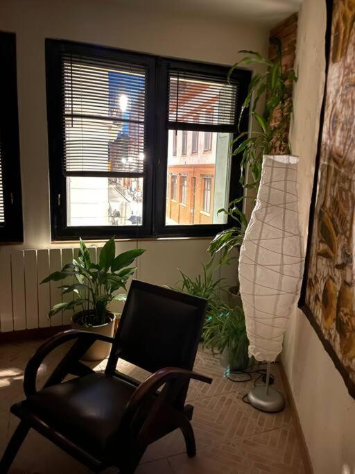 A 150 Pas Du Capitole! Apartamento *
